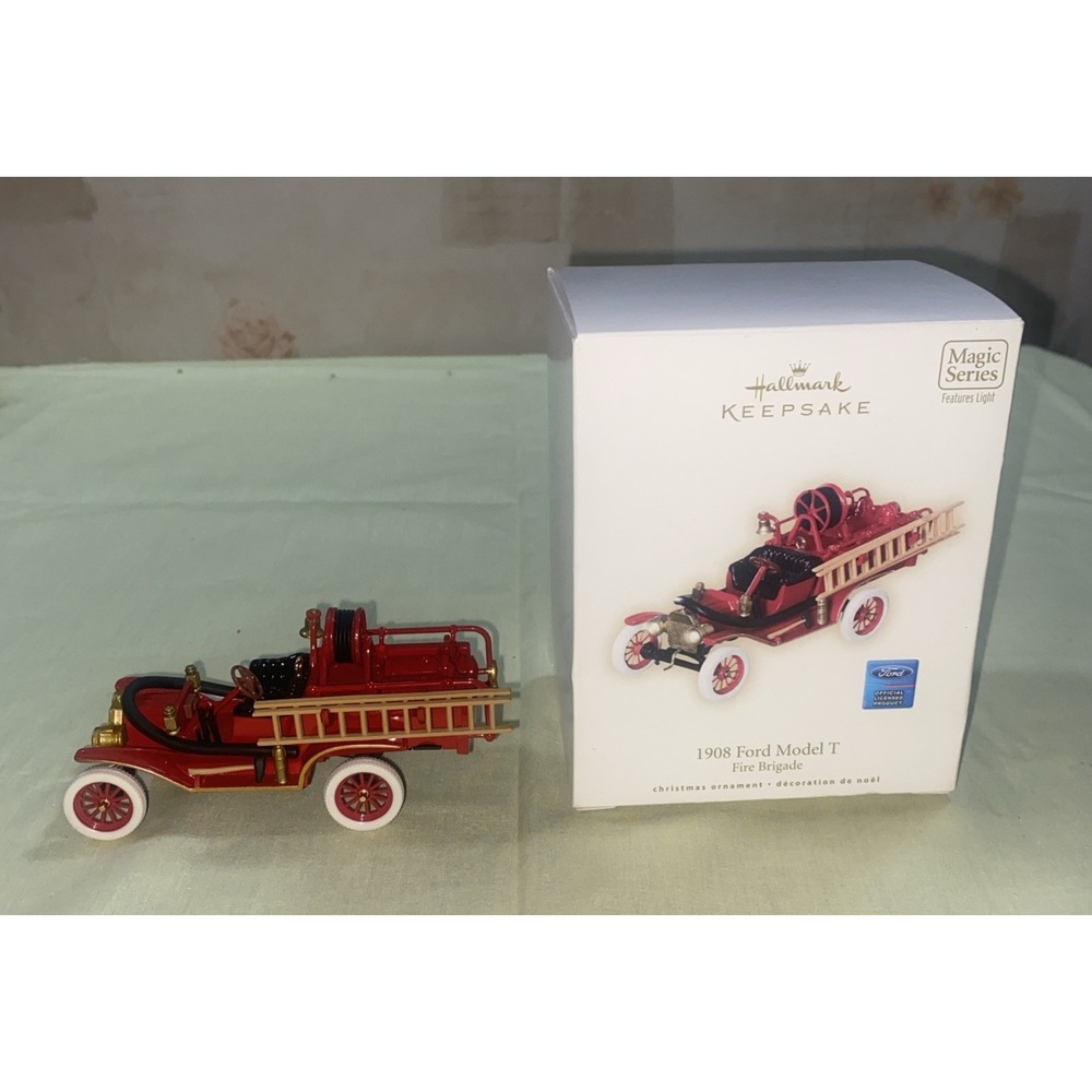 Hallmark‎ Keepsake 1908 Ford Model T Fire Brigade Magic Series Ornament Lights